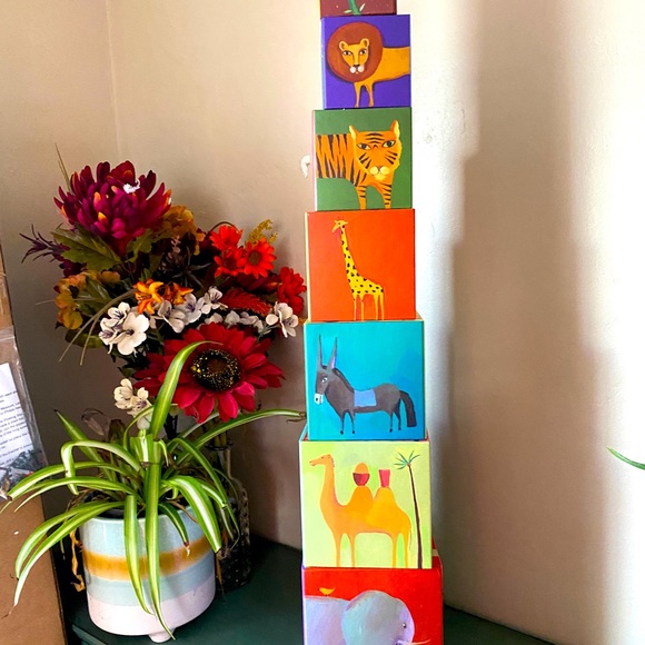 Stacking nesting blocks with numbers and animals. - Picture 2 of 7